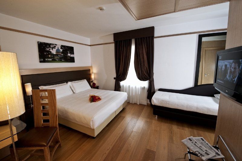 Ginevra Palace Hotel Рим Екстер'єр фото